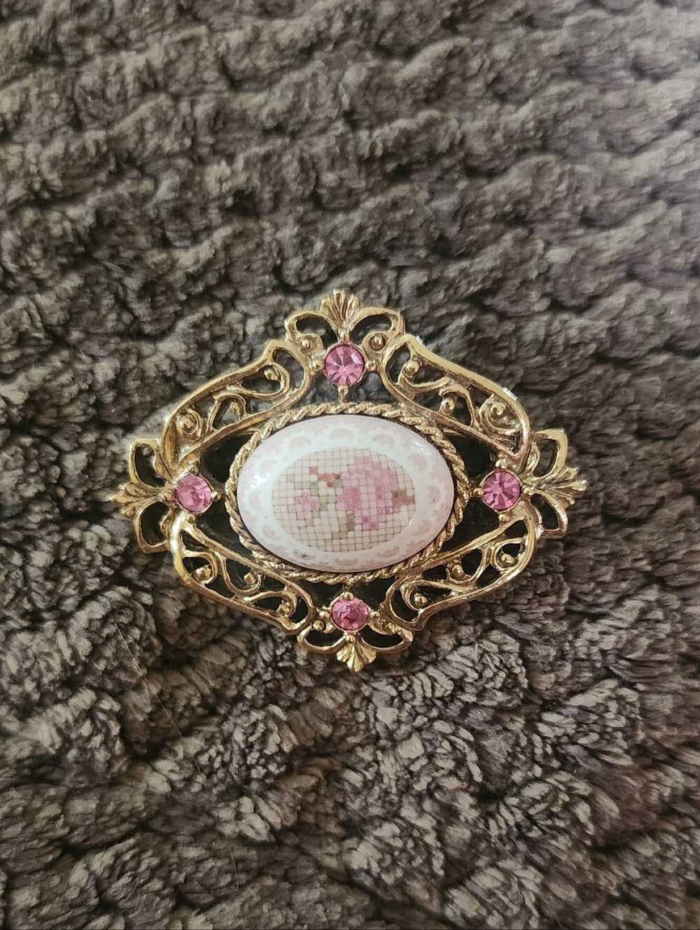 Gold-Tone Pink Floral Cameo Brooch - Vintage Women Jewelry